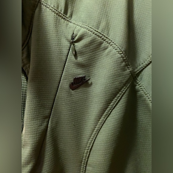 Nike Women’s Lightweight Run Jacket - Picture 5 of 9